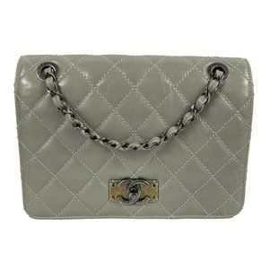 CHANEL - Glazed Calfskin Quilted Medium Day Trip Flap Bag - Crossbody